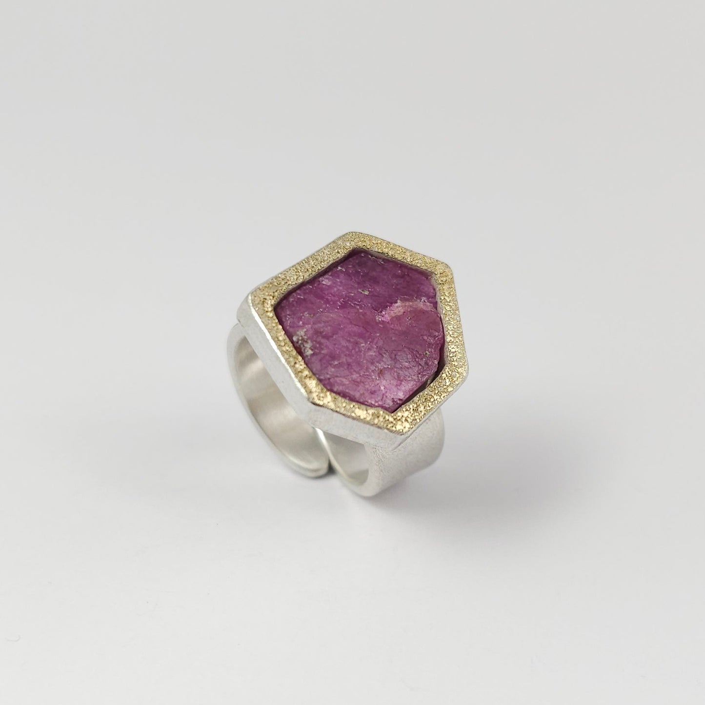 Rough ruby ring. QO