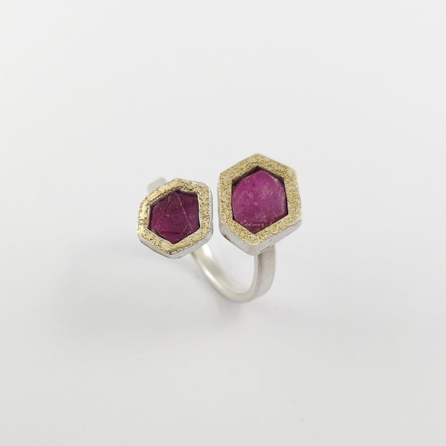 Rough ruby ring. QO