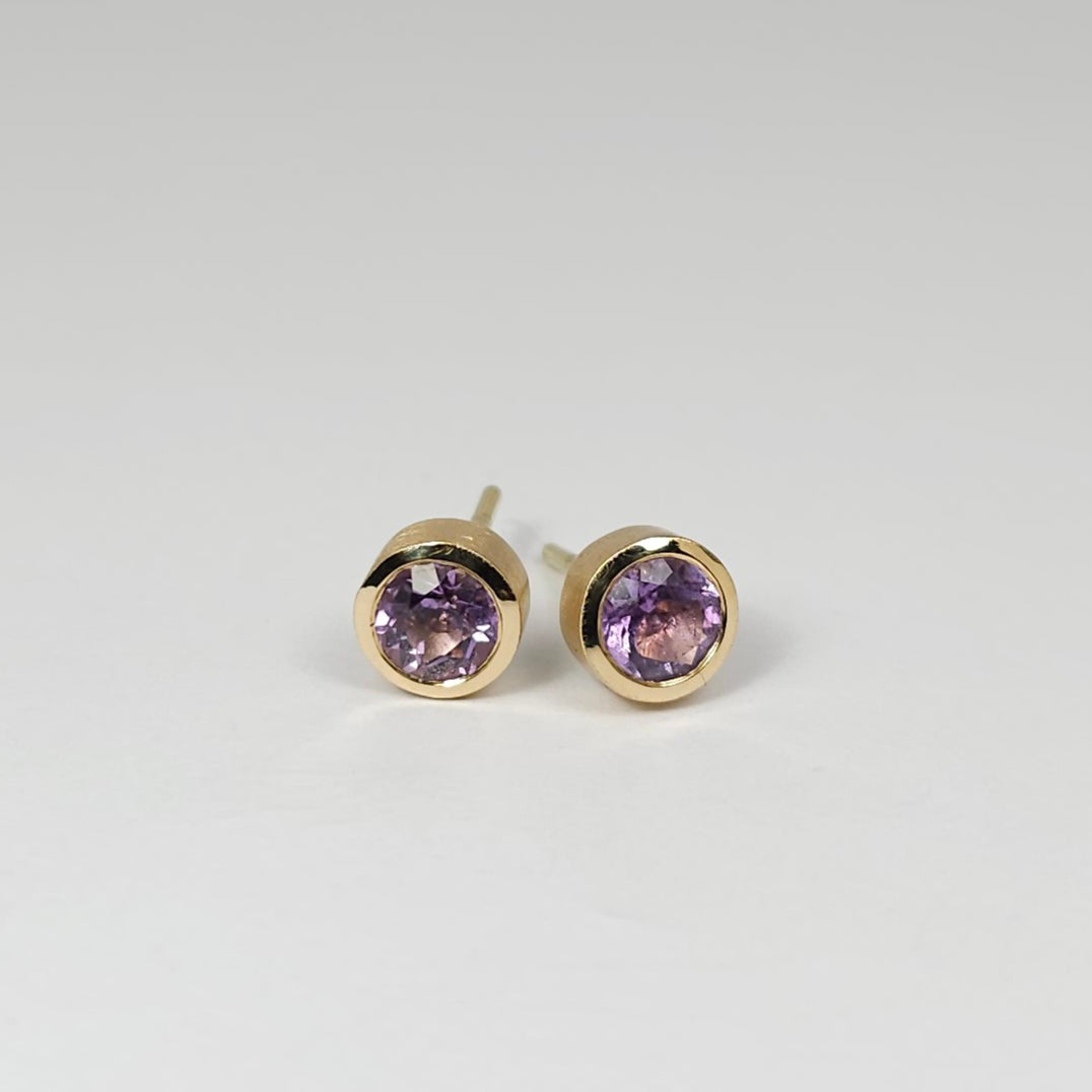 Colored solitaire earrings