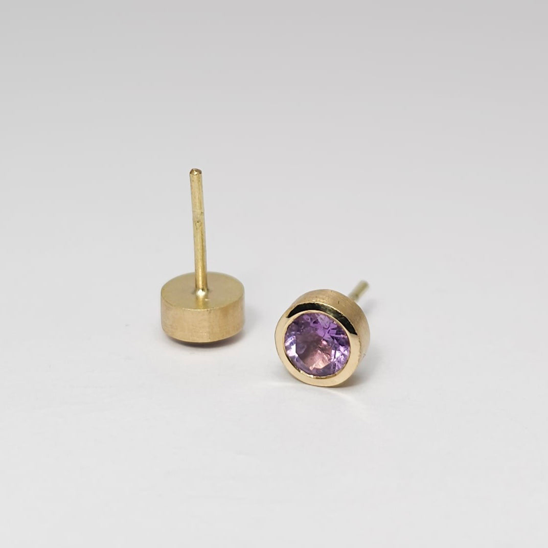 Colored solitaire earrings
