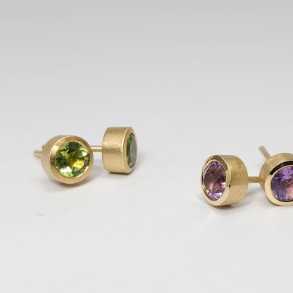 Colored solitaire earrings