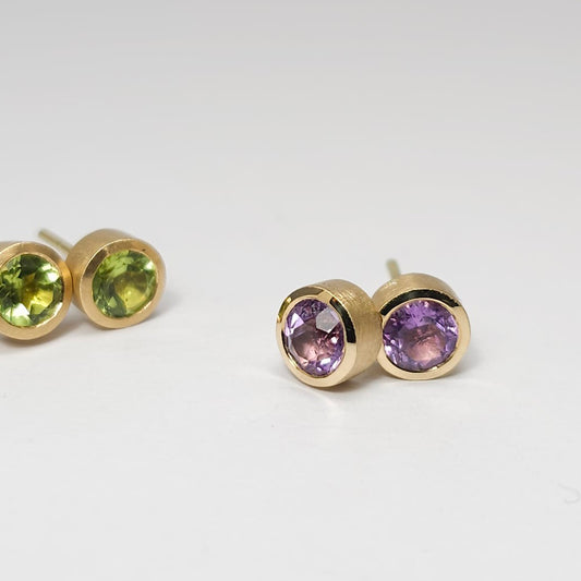 Colored solitaire earrings