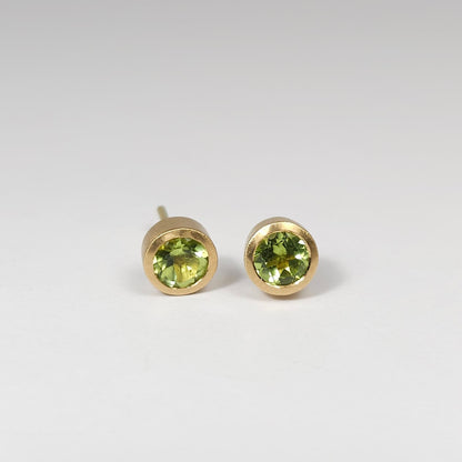 Colored solitaire earrings