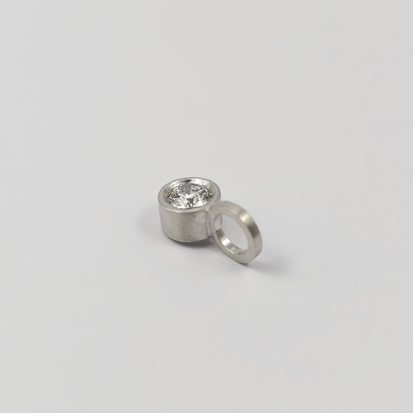 Solitaire pendant 040 white gold