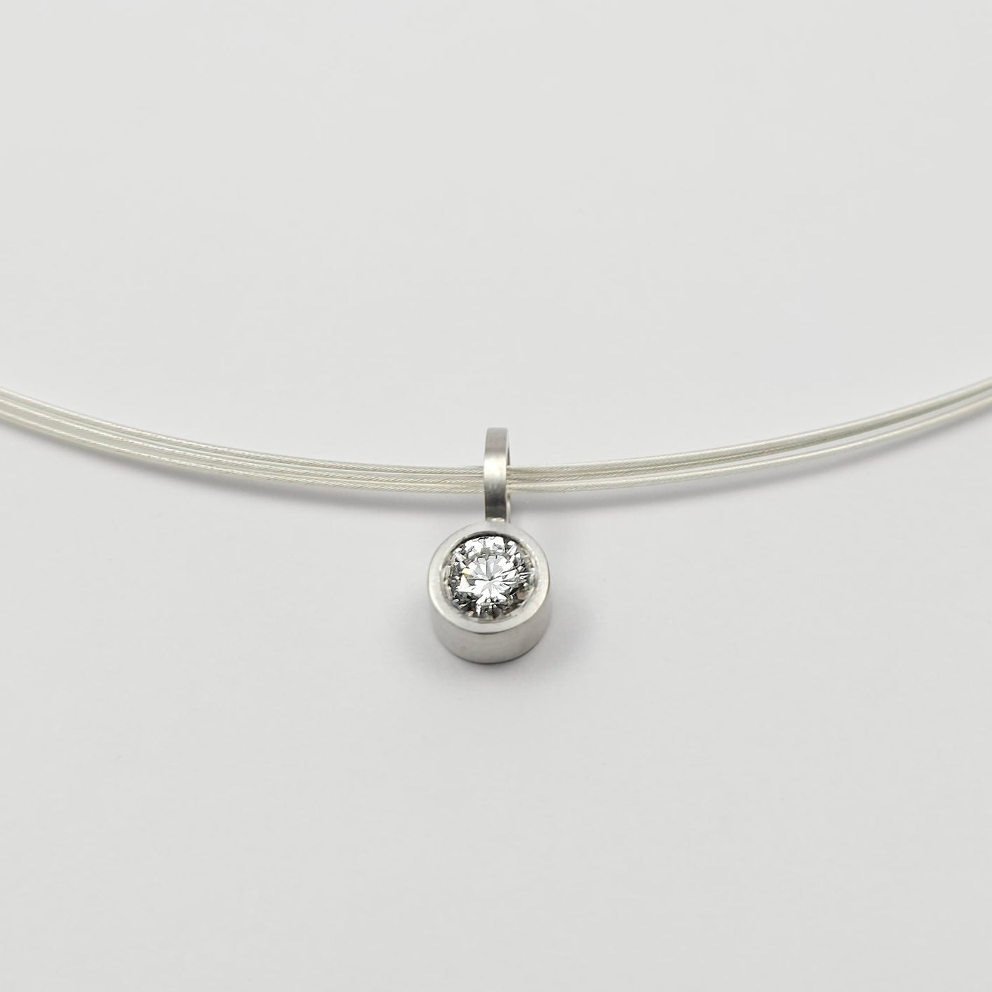 Solitaire pendant 040 white gold