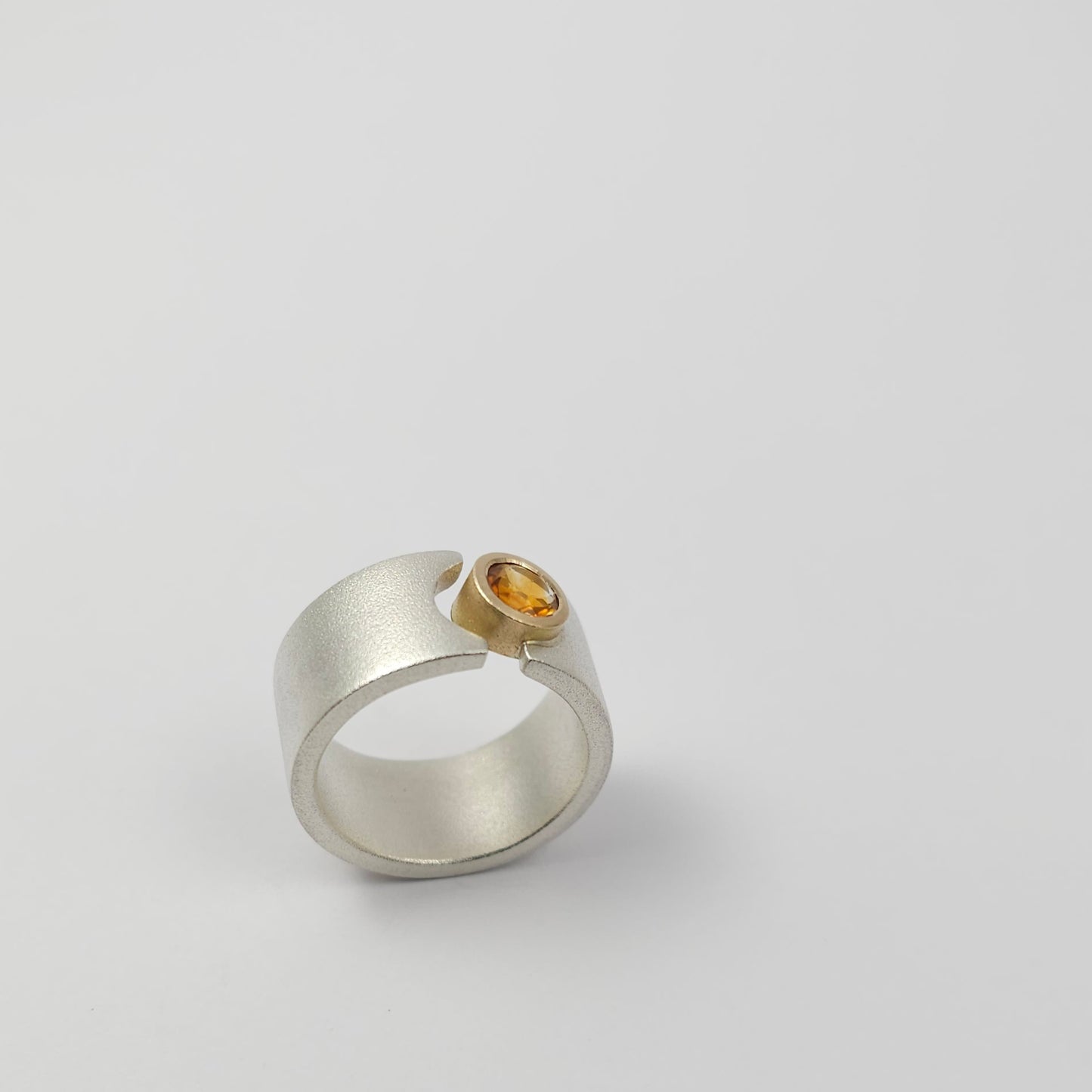 Anell sorrejat amb citrí