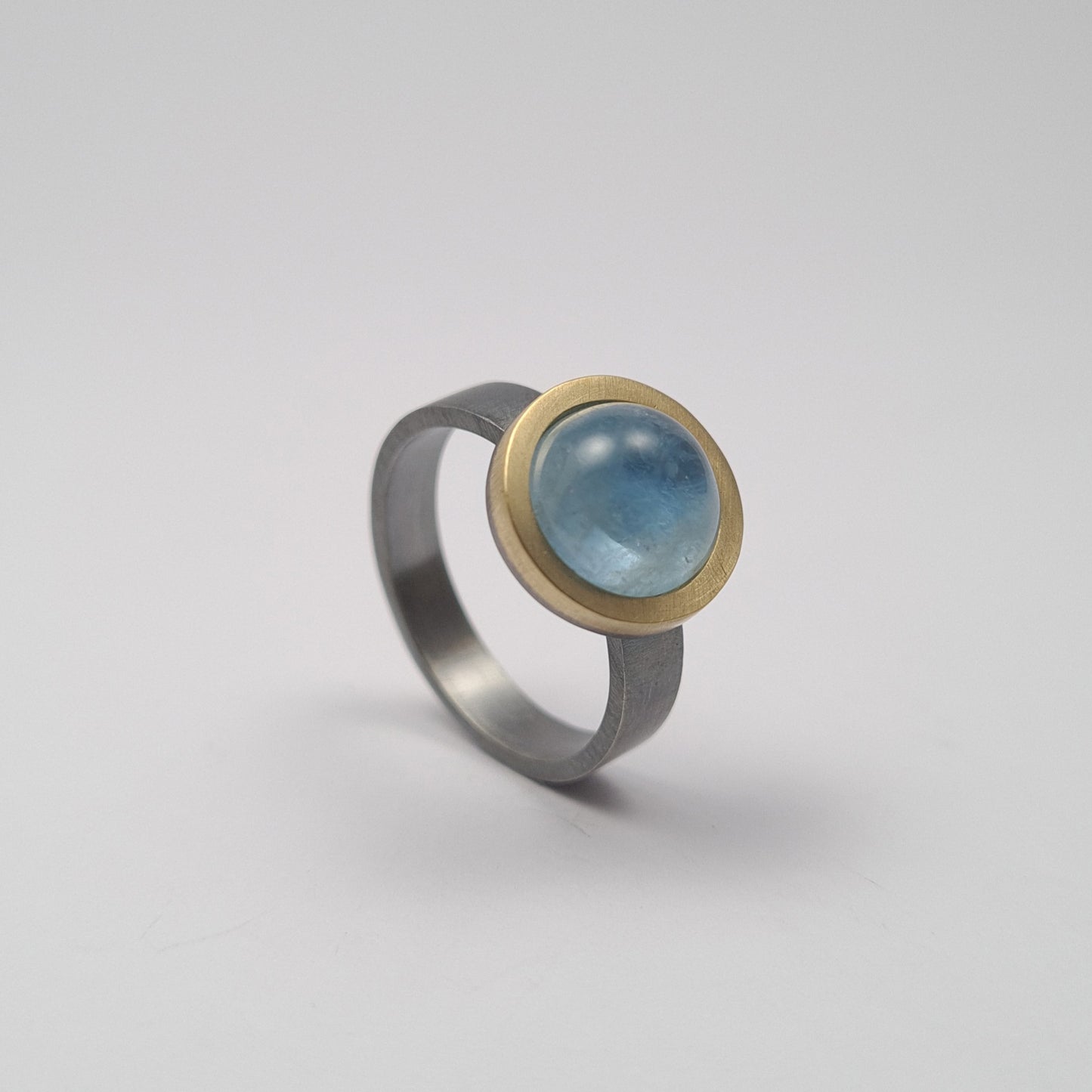Aquamarine ring. 9 Oxide