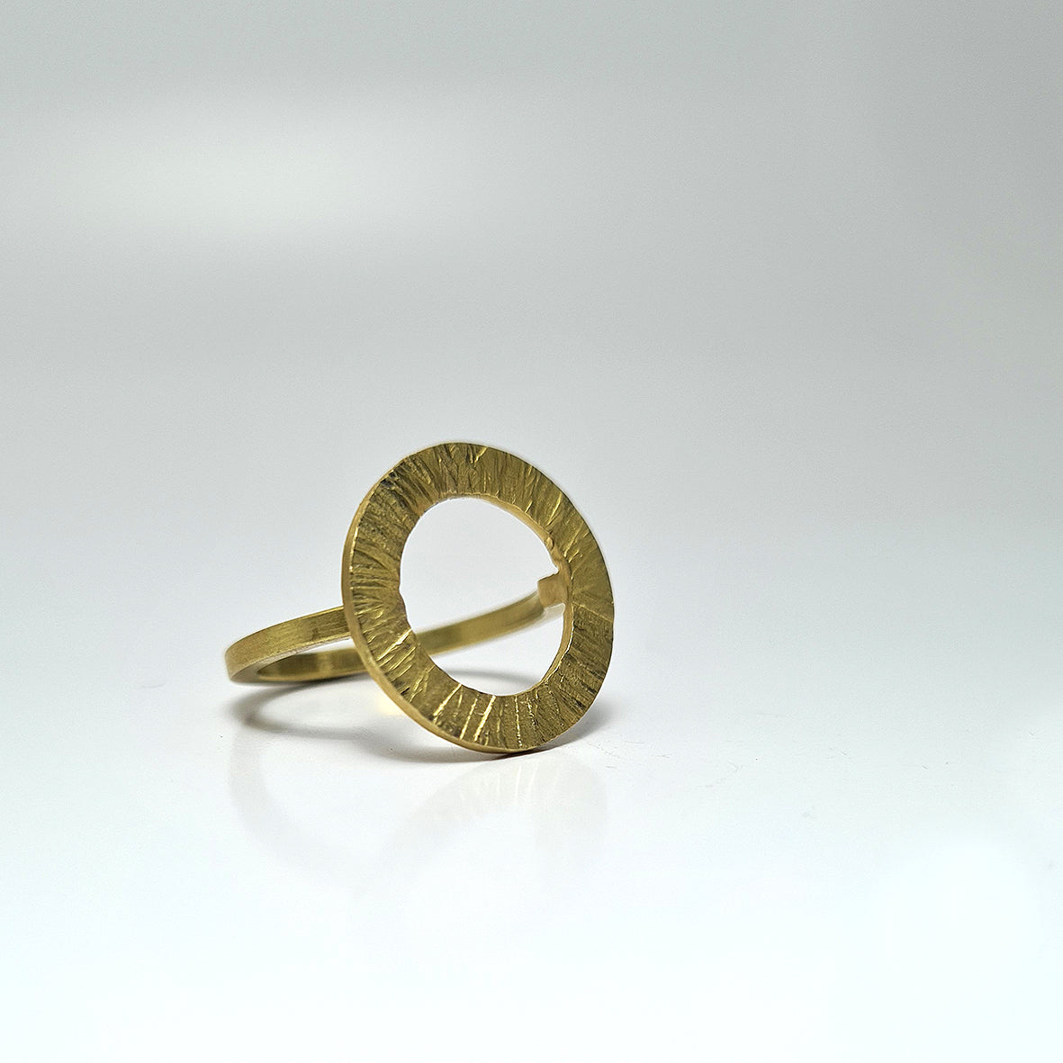 Ring from the esKarxat collection