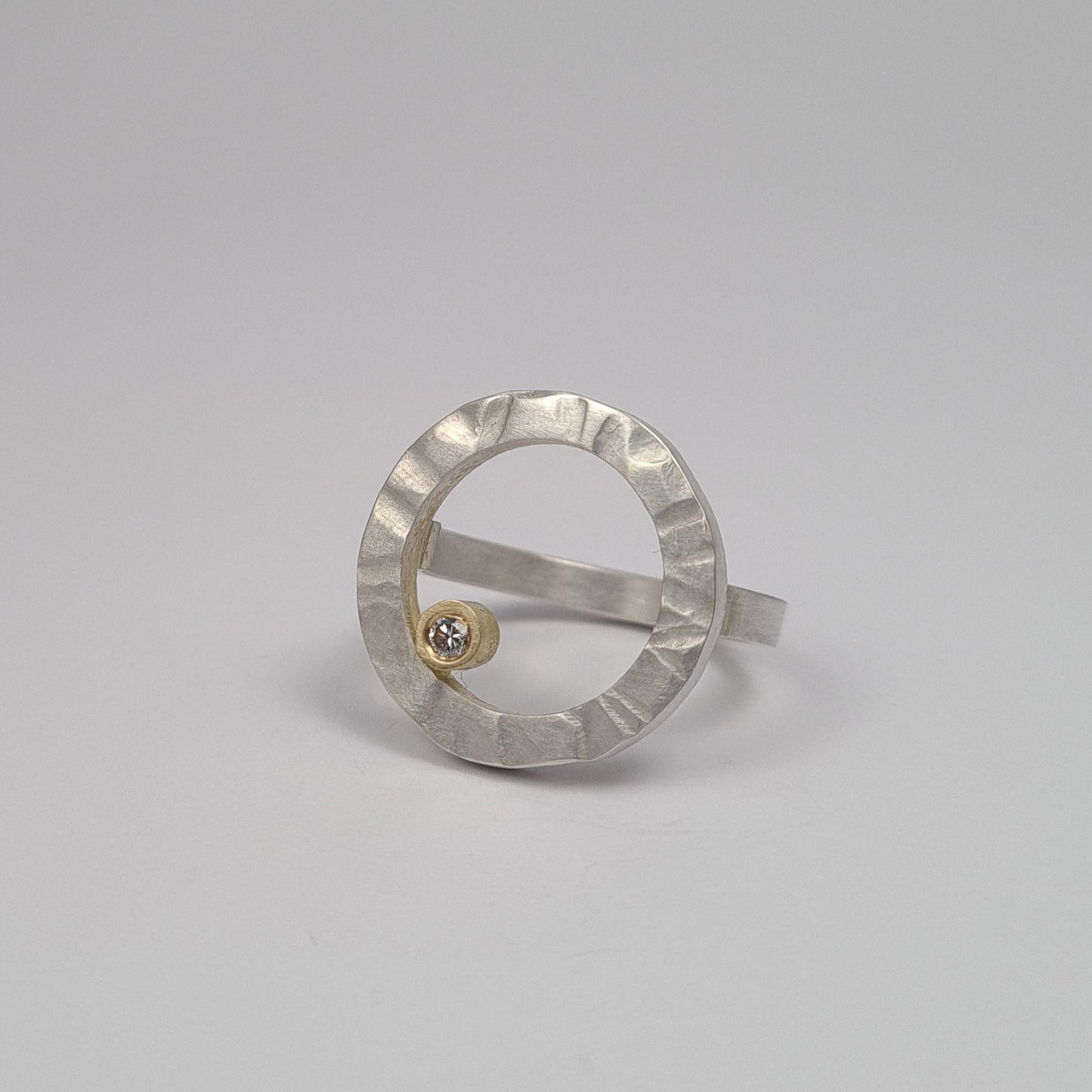 Ring from the forJa collection. Circles