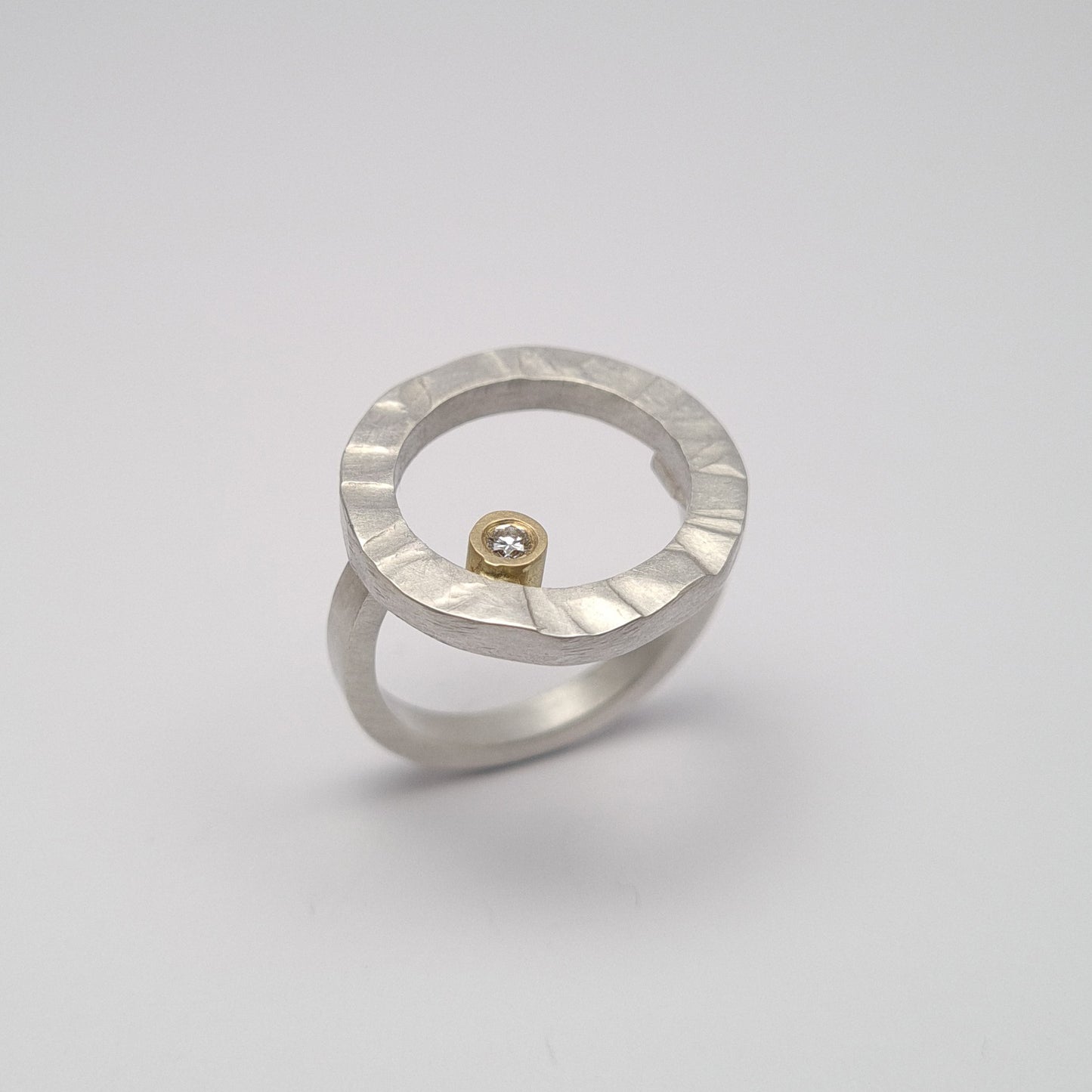 Ring from the forJa collection. Circles