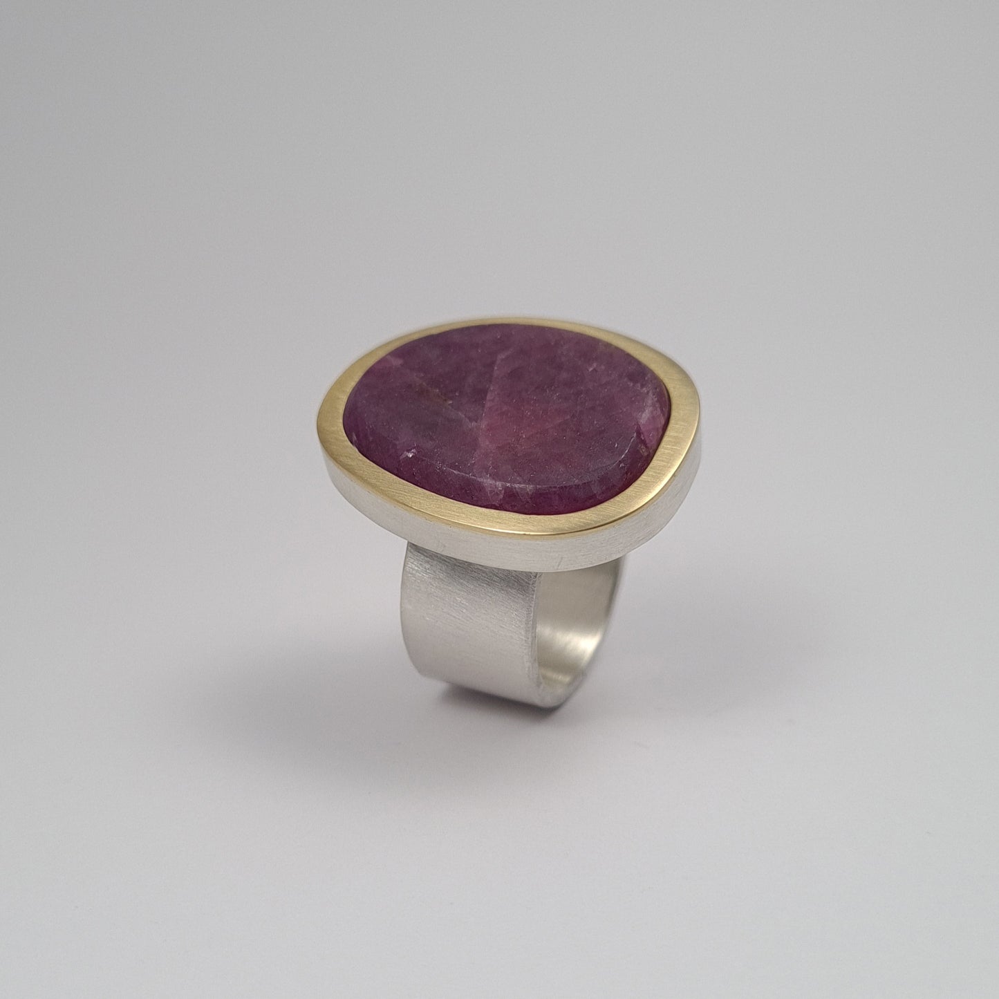 Rough ruby ring. QO