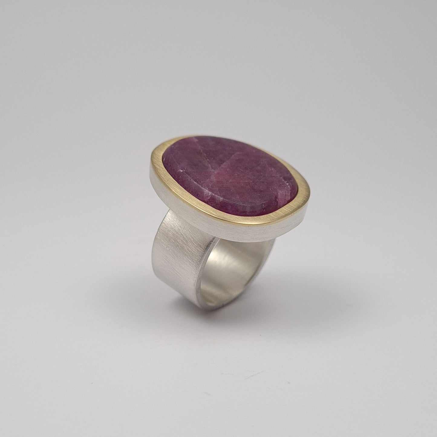 Rough ruby ring. QO