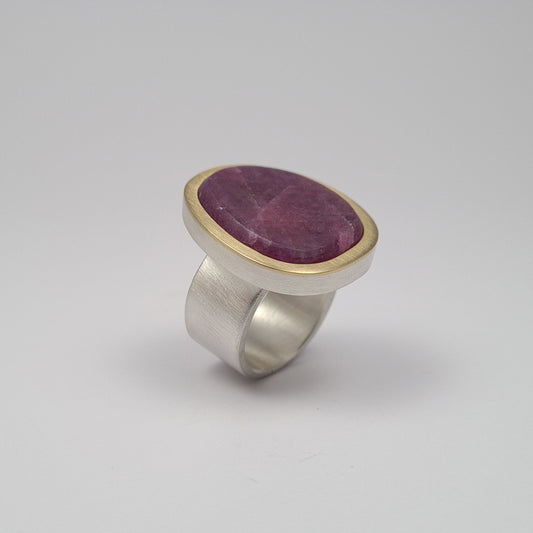 Rough ruby ring. QO