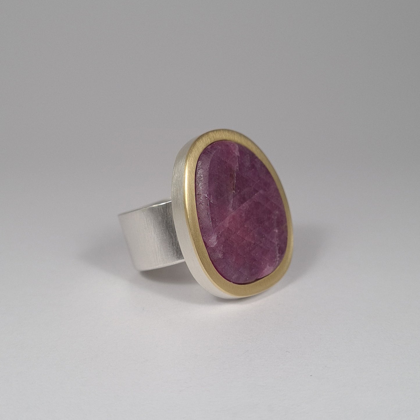 Rough ruby ring. QO