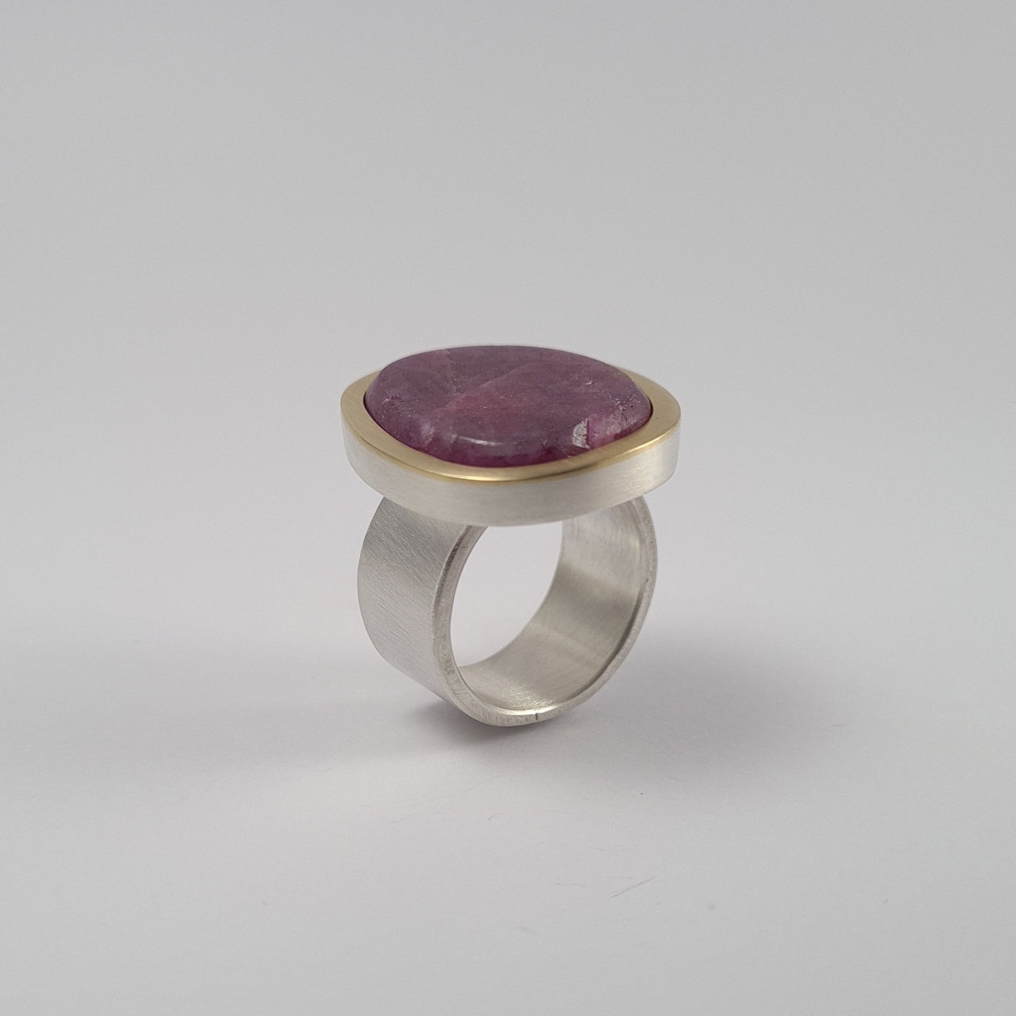 Rough ruby ring. QO