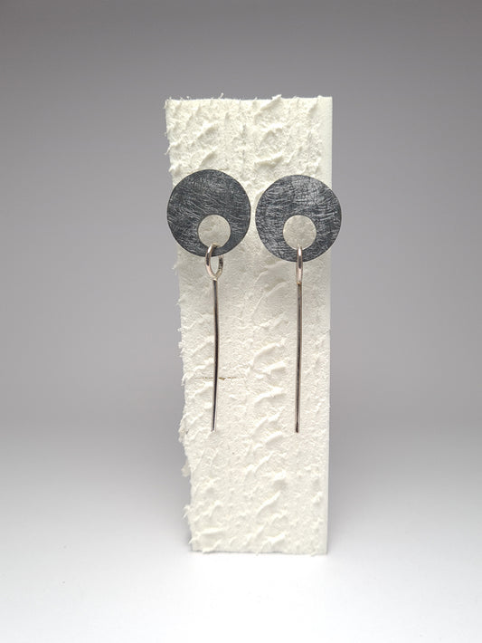 Round silver earrings from the fiLs collection