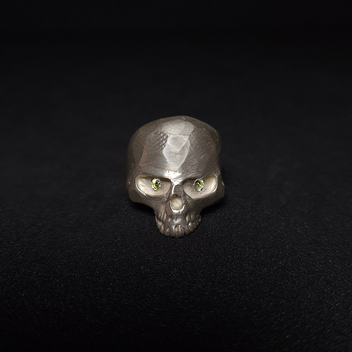 Anell skull N1 peridot