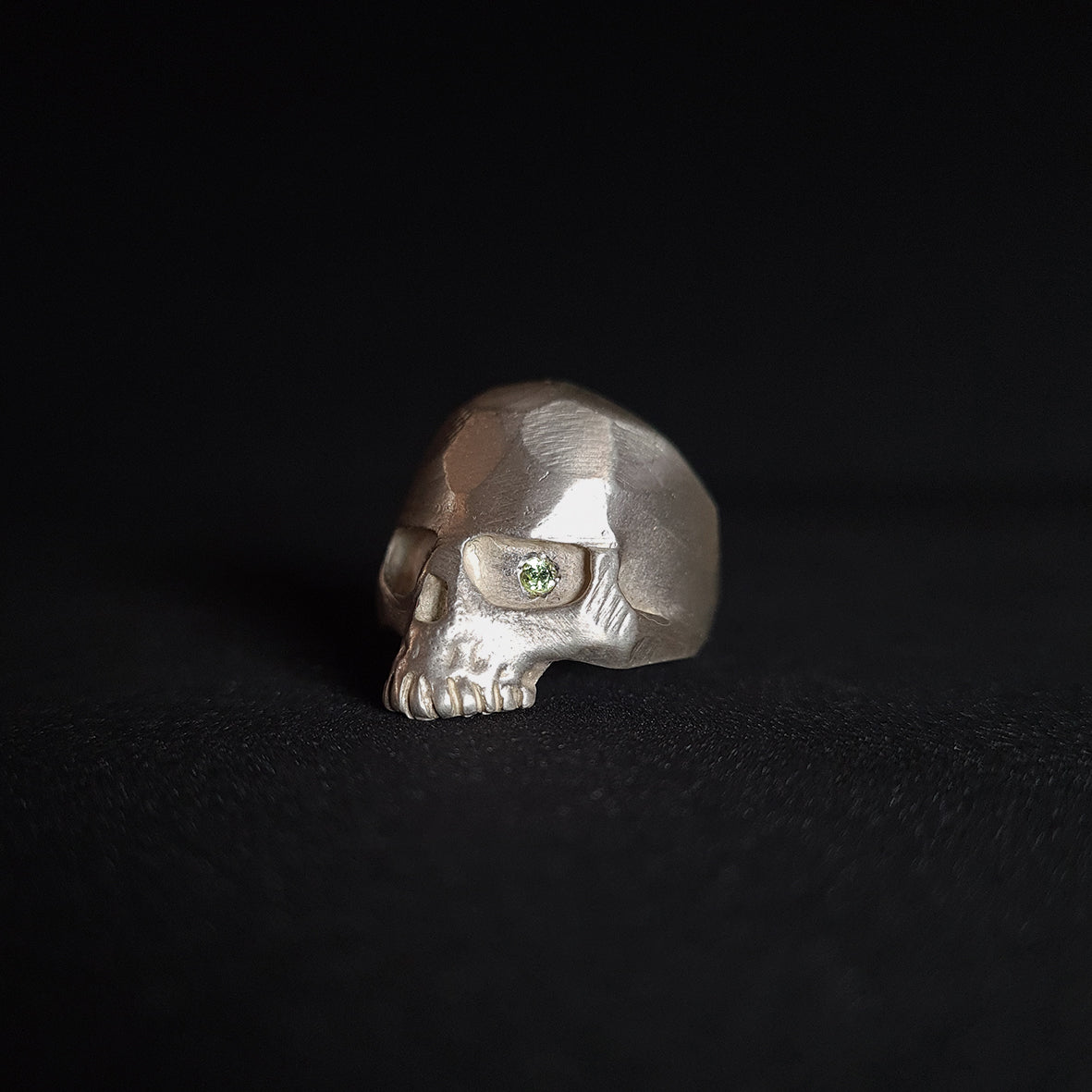 SKull N1 peridot ring