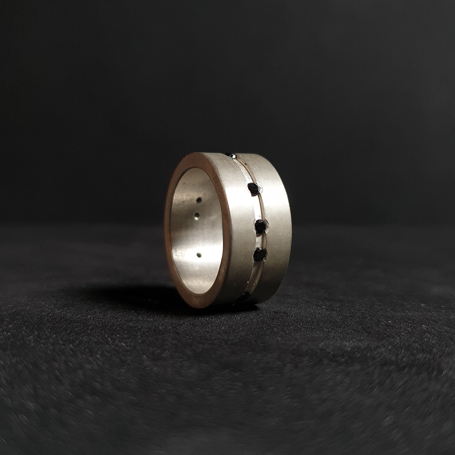 Ring from the liNe collection