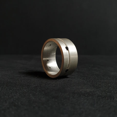 Ring from the liNe collection
