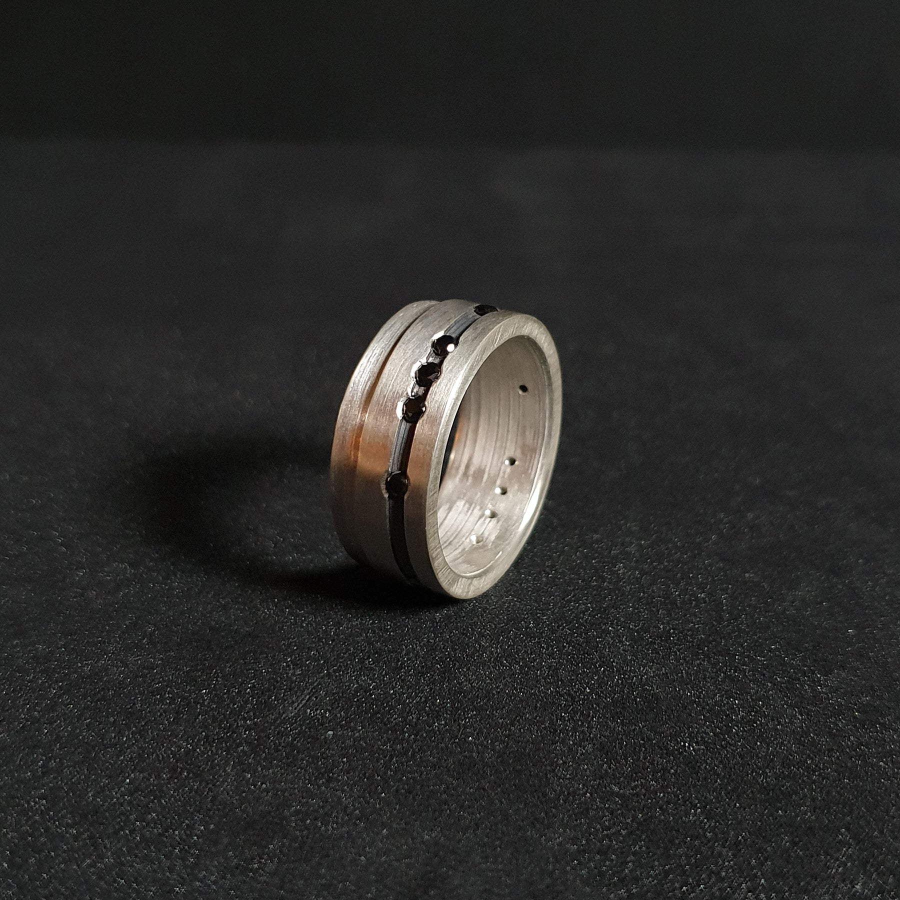 Ring from the liNe collection