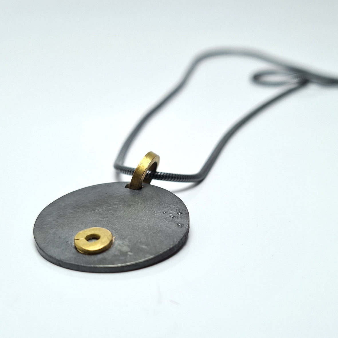 Pendant O of the imProvisada collection