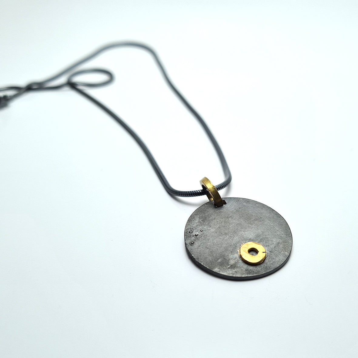 Pendant O of the imProvisada collection