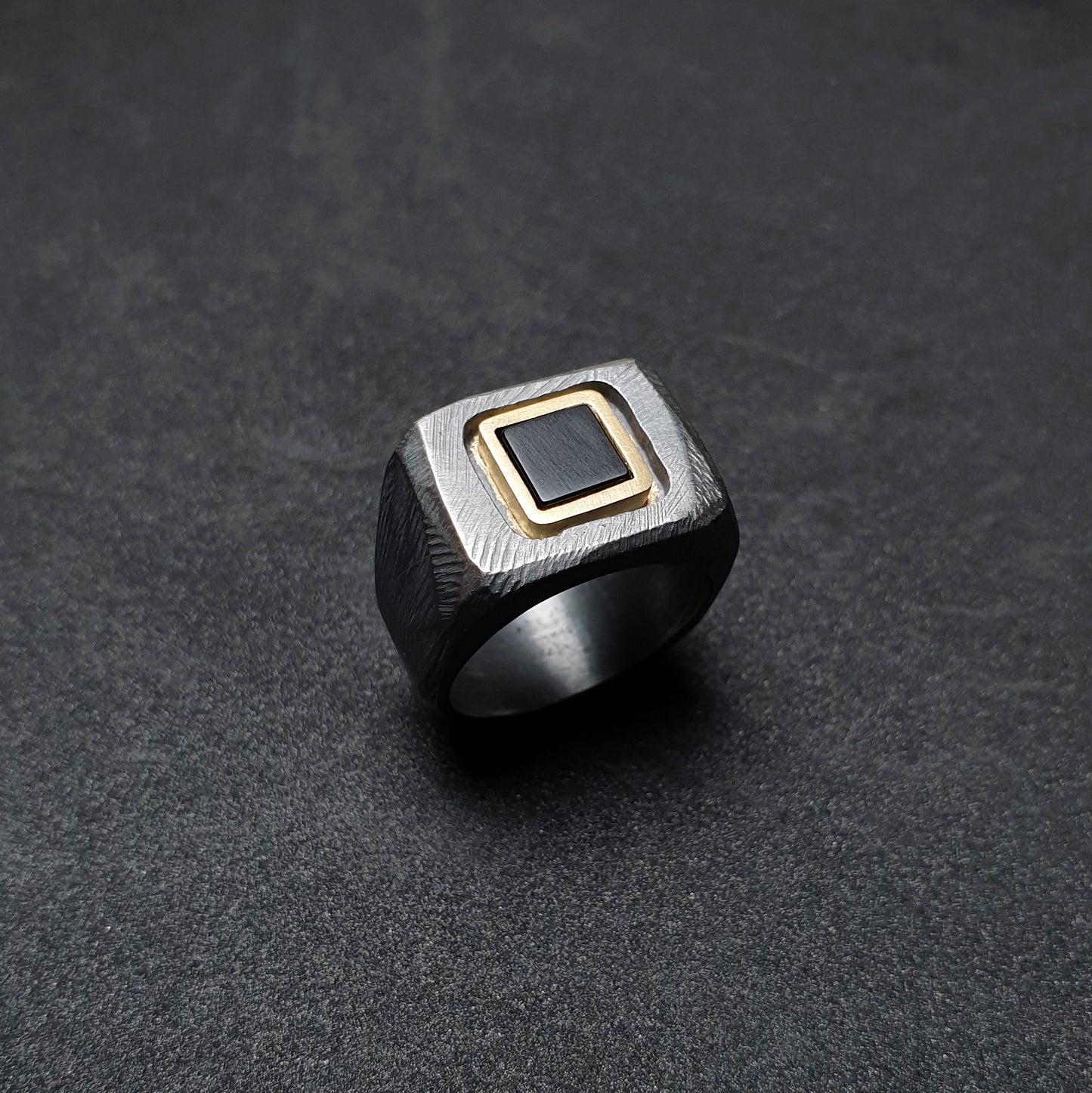 Ring from the squaRes collection