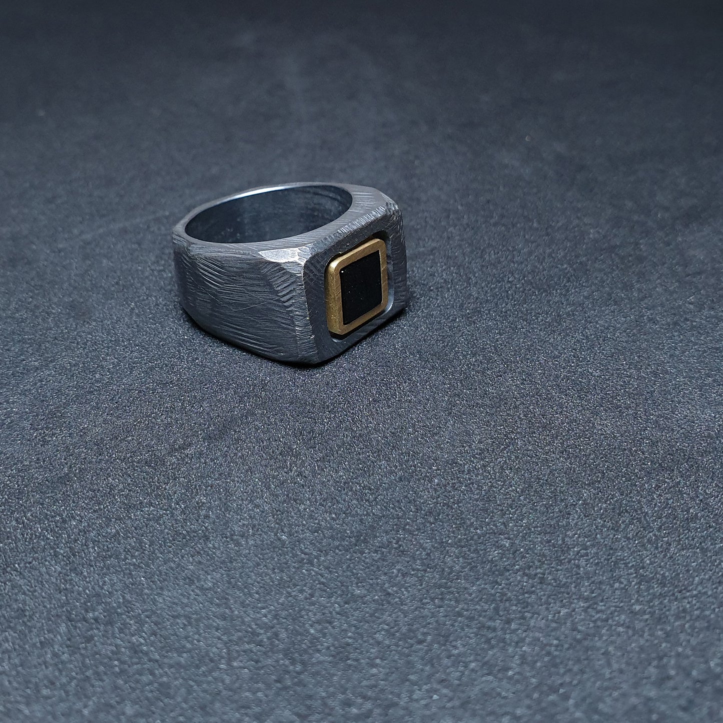 Ring from the squaRes collection