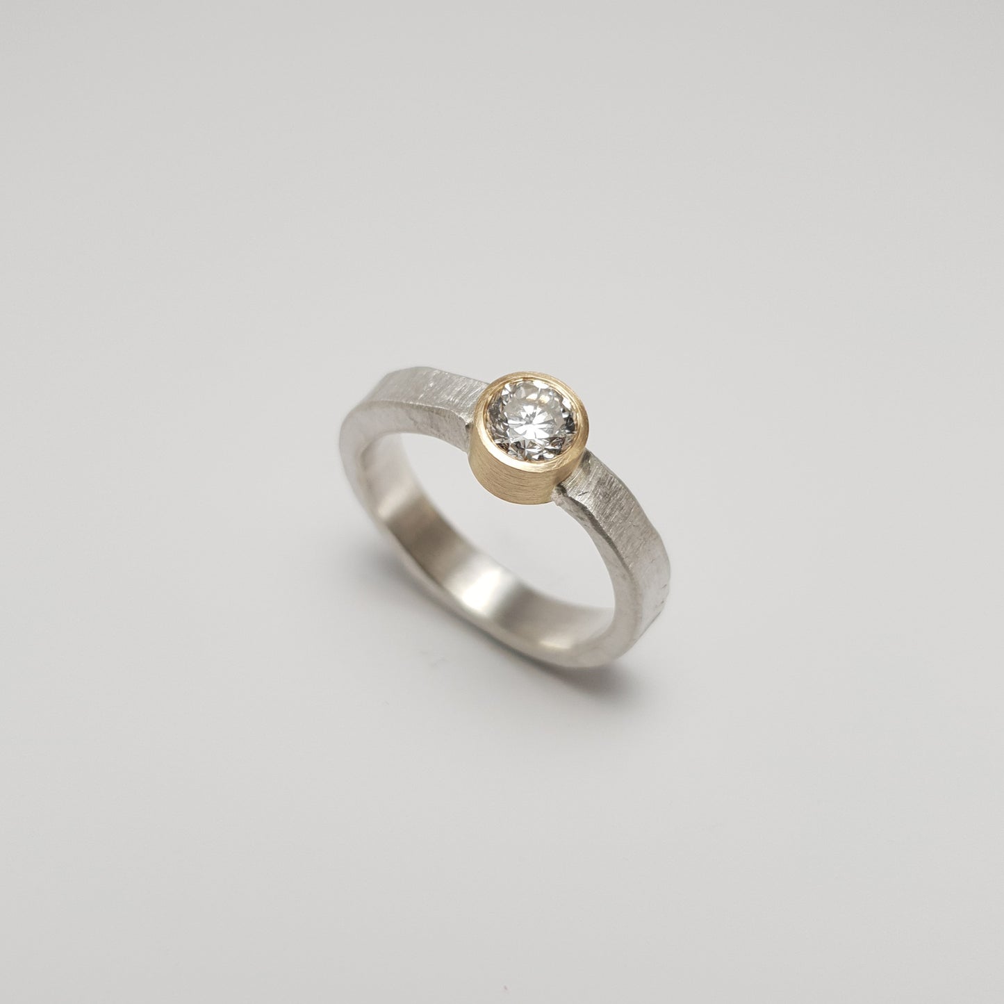 Solitaire from the forJa collection. 030