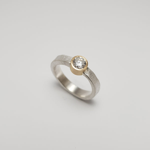 Solitaire from the forJa collection. 030